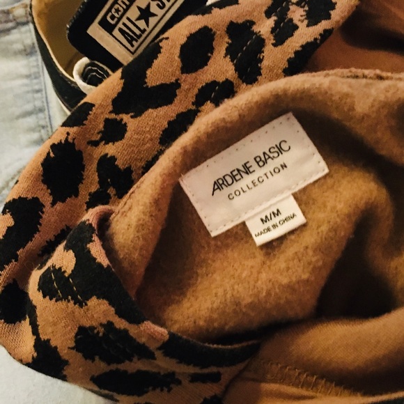 Leopard CropHoodie - Picture 3 of 5